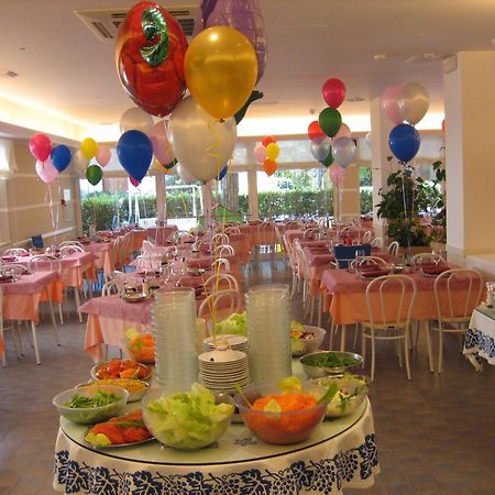 Hotel Nives ริชโชเน ภายนอก รูปภาพ
