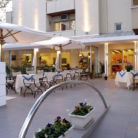 Hotel Nives ริชโชเน ภายนอก รูปภาพ