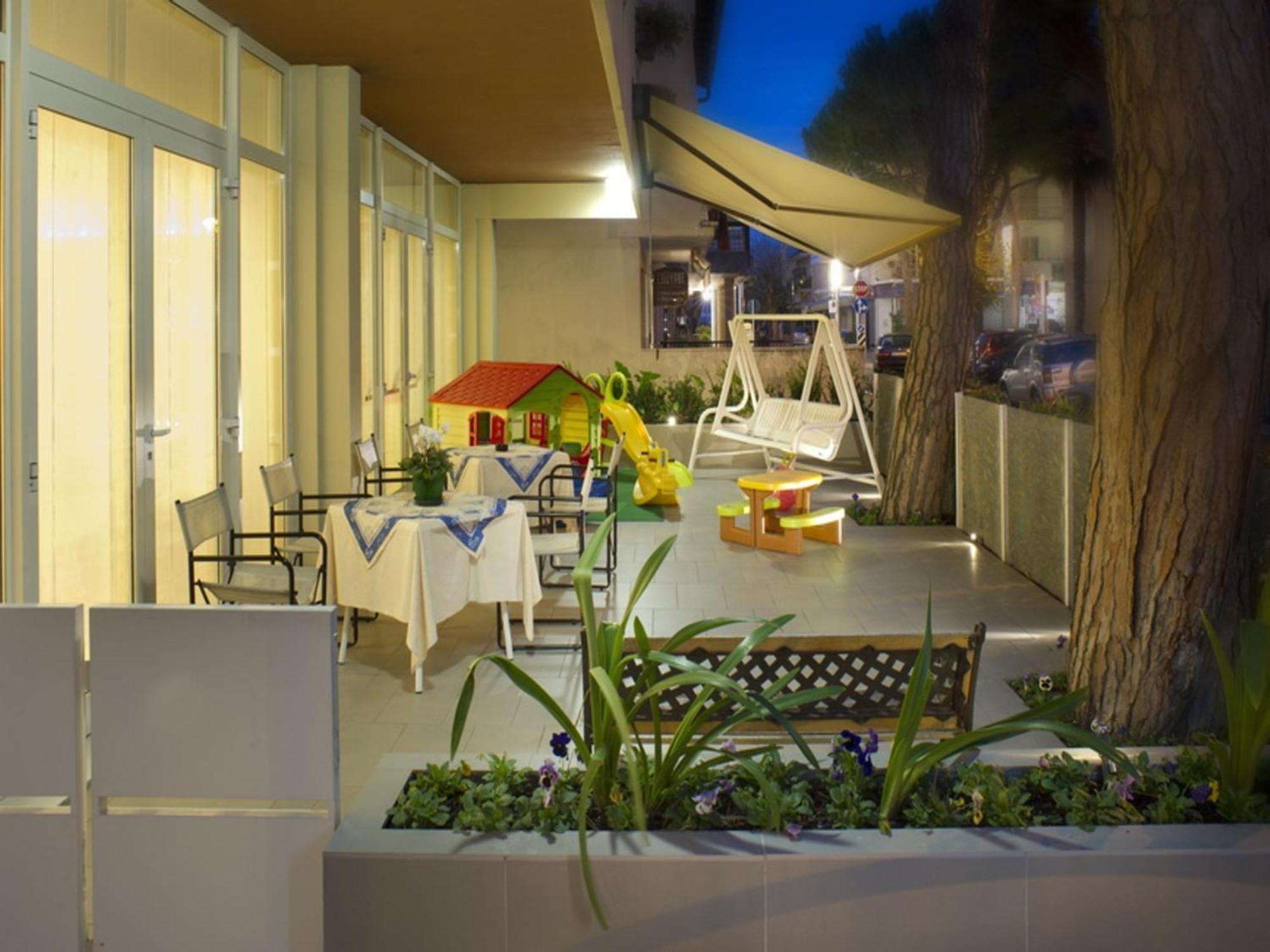Hotel Nives ริชโชเน ภายนอก รูปภาพ