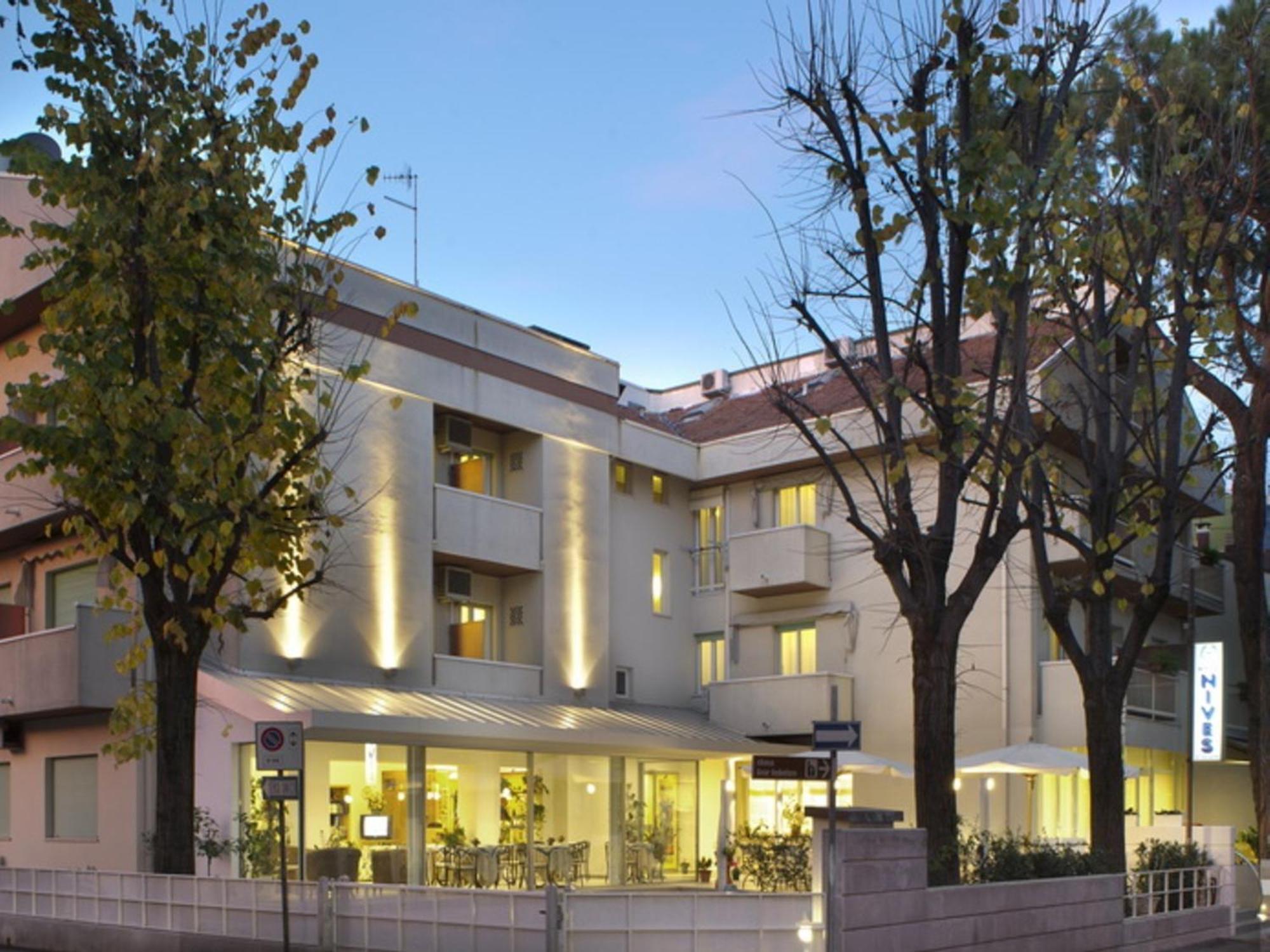 Hotel Nives ริชโชเน ภายนอก รูปภาพ